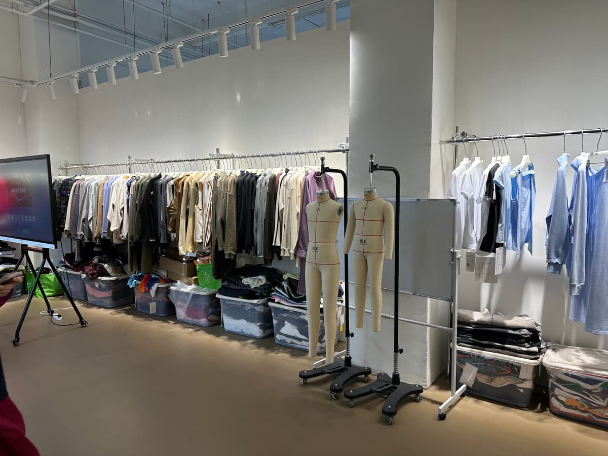 Fabric sourcing and material library